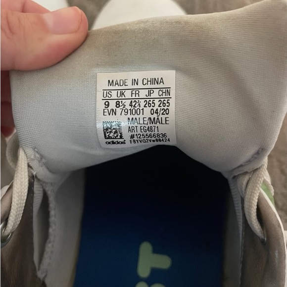 Men’s Adidas - Picture 4 of 4